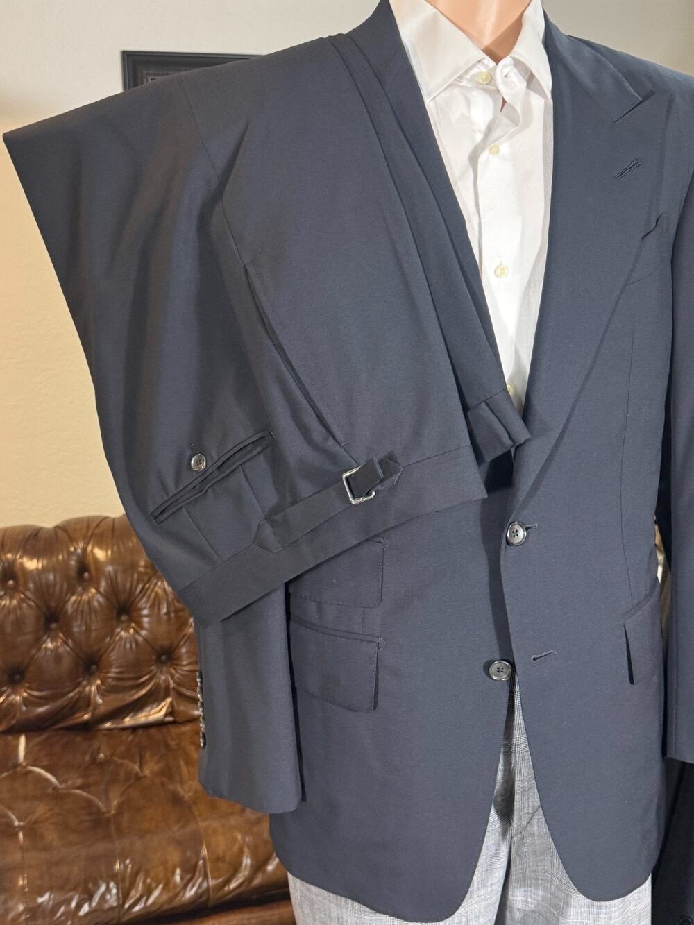 Tom Ford Navy Blue Wool Peak Lapel 2 Pc Suit 48R 38R US Wool 35x30 Trousers